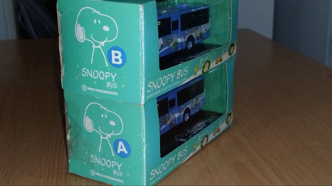 神奈中バス　スヌーピーバス2台
