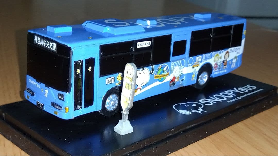 神奈中バス　スヌーピーバス2台