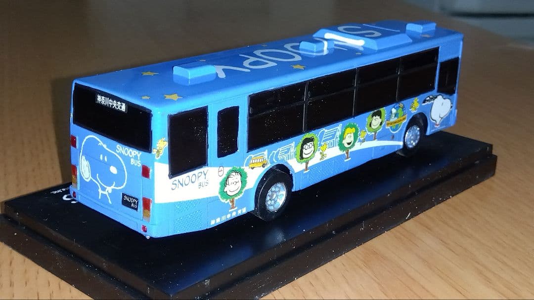 神奈中バス　スヌーピーバス2台