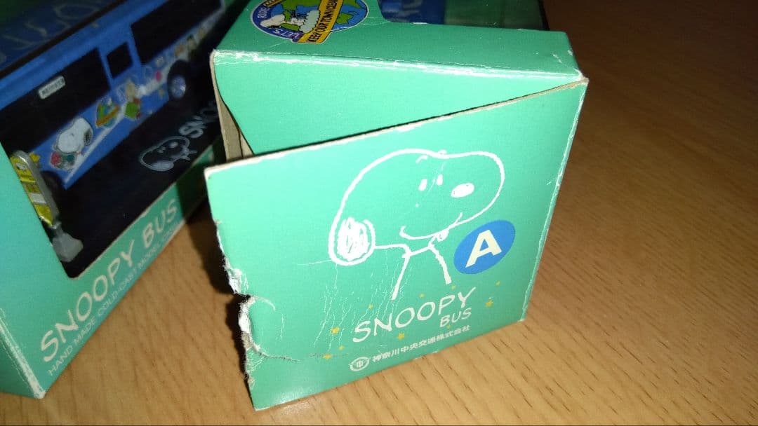 神奈中バス　スヌーピーバス2台