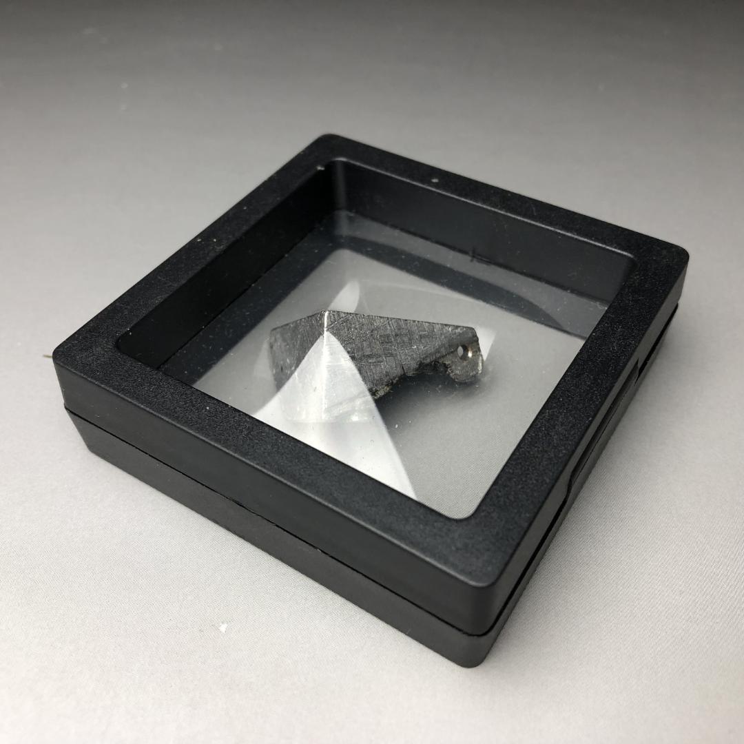 ムオニオナルスタ隕石　鉄隕石 メテオライト　外皮付き　ペンダントトップ