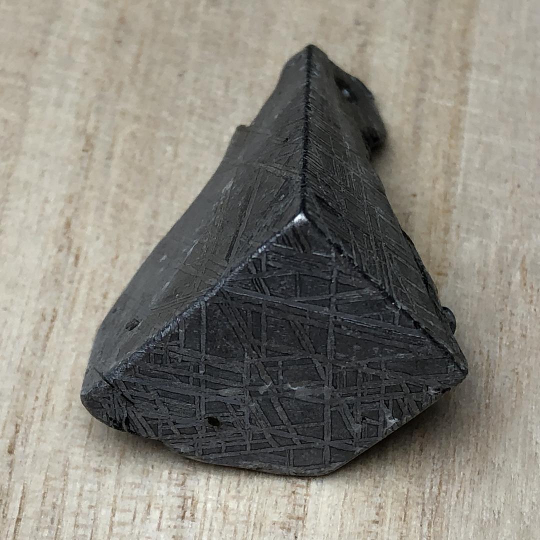 ムオニオナルスタ隕石　鉄隕石 メテオライト　外皮付き　ペンダントトップ