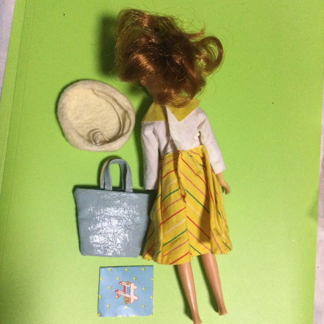 旧タカラ　2代目リカちゃん　秋の装い　昭和レトロ　スタンド付き