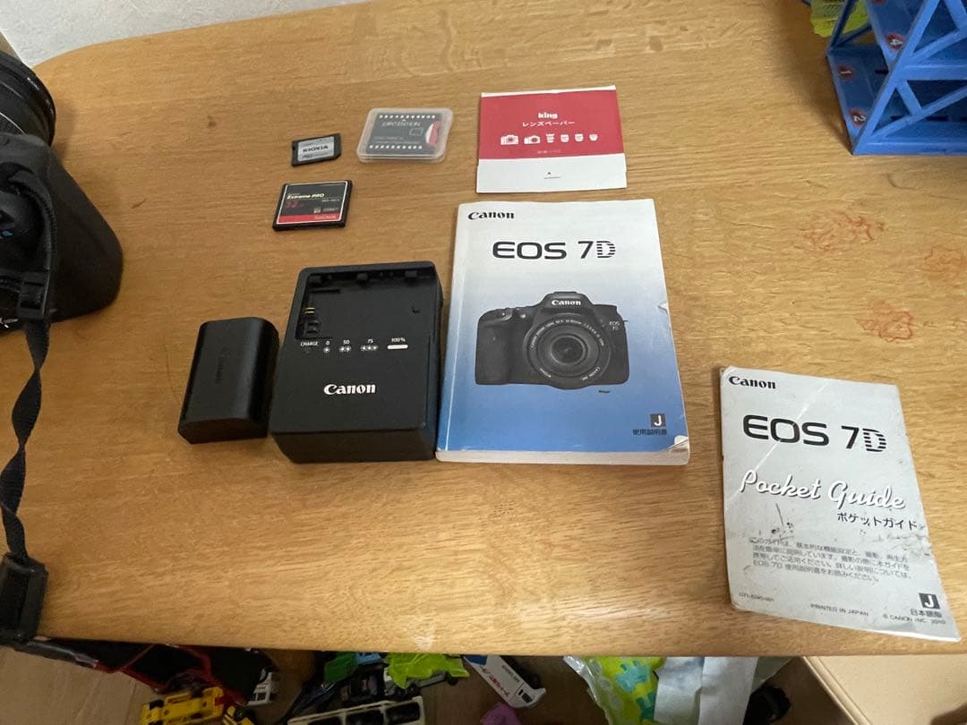 キヤノン EOS 7D ボディ＋ EFーS 18-200ISキットレンズ1本