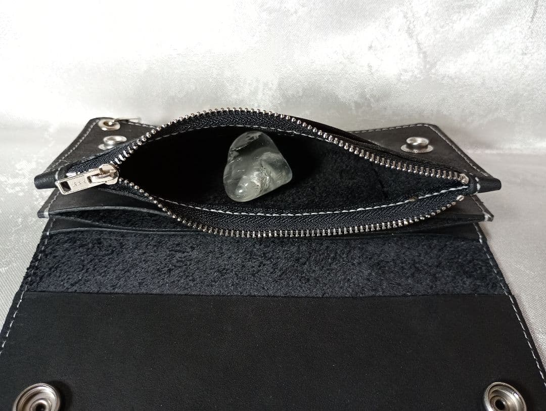 黒色　トラッカーウォレット　牛革　レザー　植物タンニン鞣し　三層二つ折り