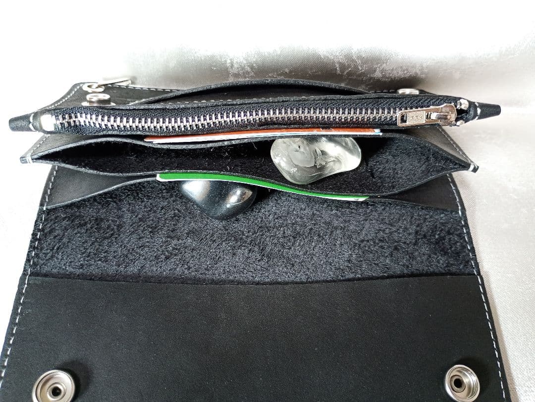 黒色　トラッカーウォレット　牛革　レザー　植物タンニン鞣し　三層二つ折り