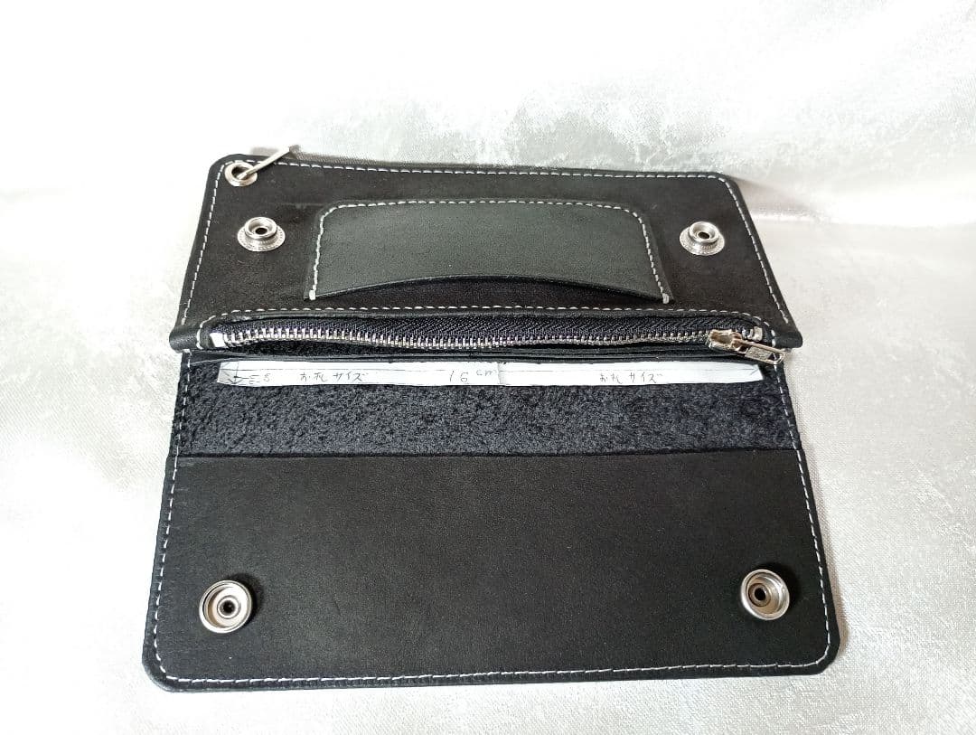 黒色　トラッカーウォレット　牛革　レザー　植物タンニン鞣し　三層二つ折り