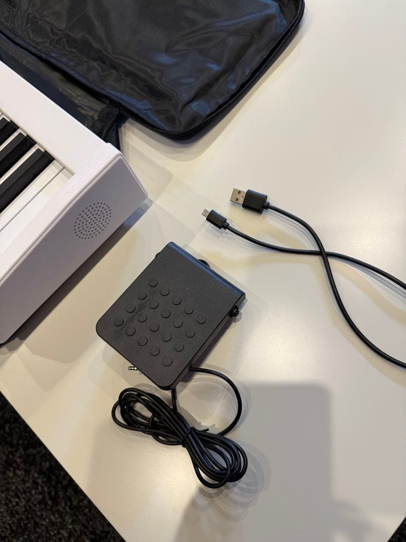 電子ピアノ61盤　軽量　キャリングケース付き