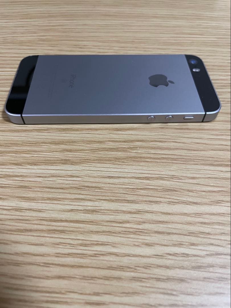 Apple iPhone SE 32GB バッテリー100%