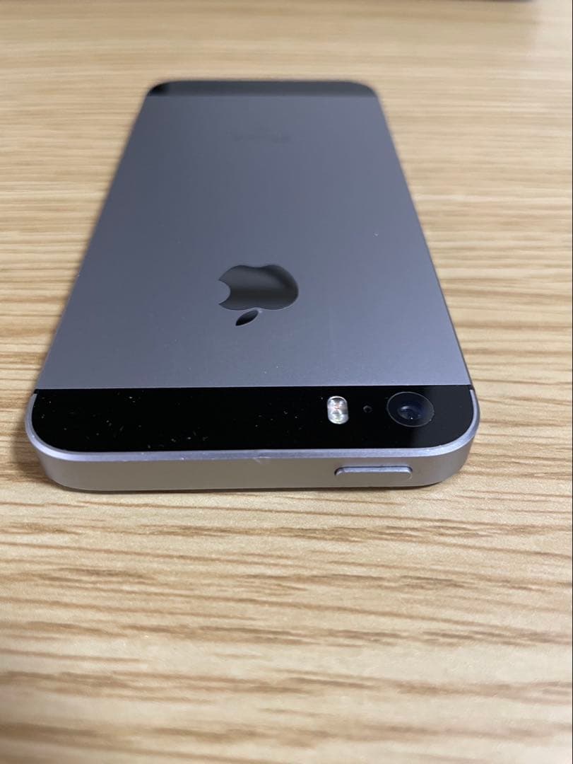 Apple iPhone SE 32GB バッテリー100%