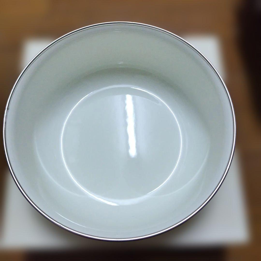 ブランベリーヘッジ 蓋付きホーロー容器