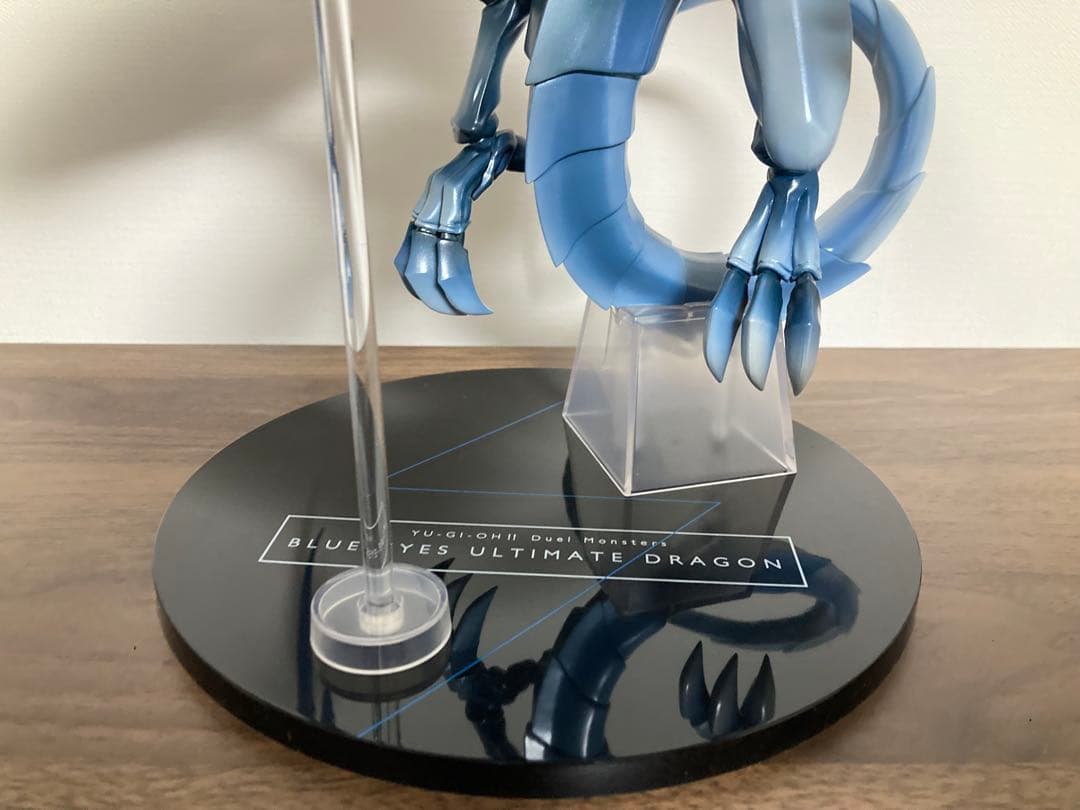 青眼の究極竜 ブルーアイズ・アルティメットドラゴン フィギュア