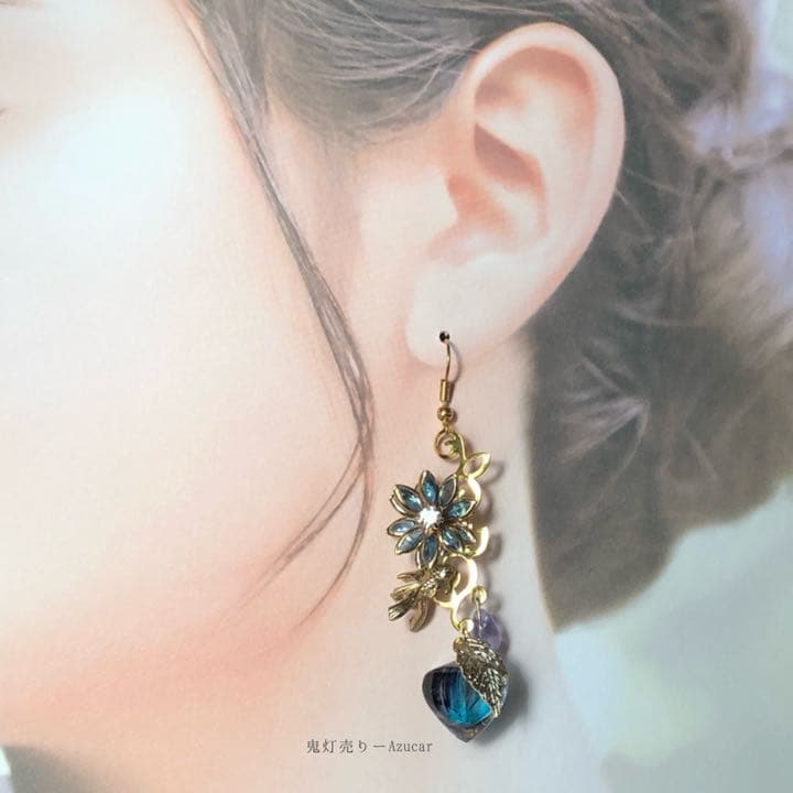 唐草泳ぐ金魚と揺れる鬼灯ピアス　イヤリング　和風アクセサリー