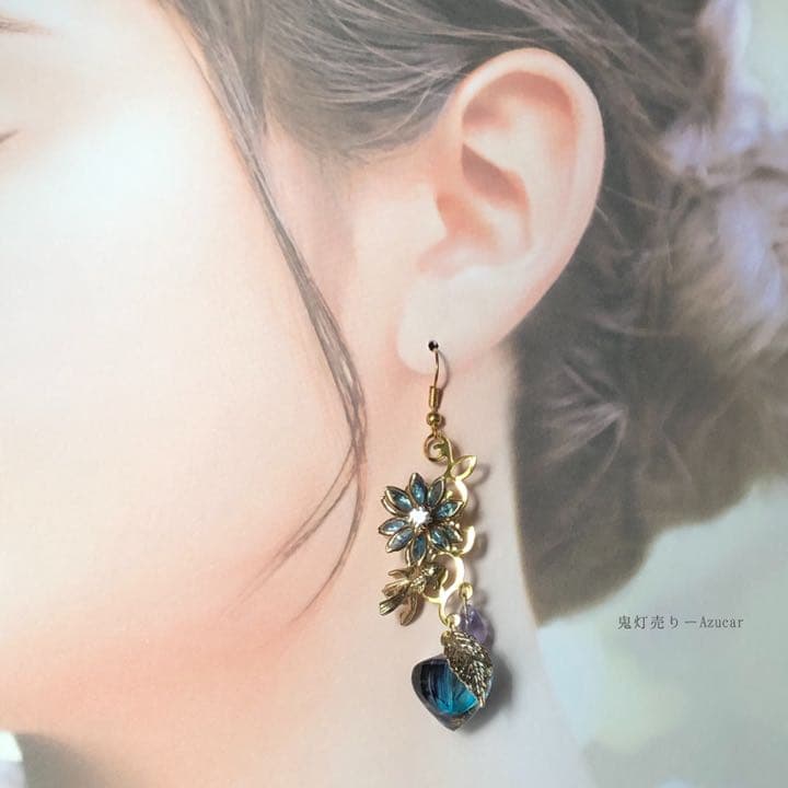 唐草泳ぐ金魚と揺れる鬼灯ピアス　イヤリング　和風アクセサリー