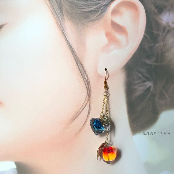唐草泳ぐ金魚と揺れる鬼灯ピアス　イヤリング　和風アクセサリー