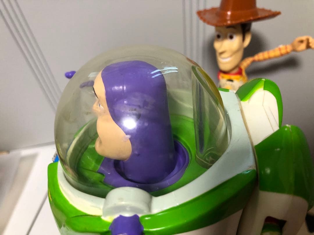 トイストーリー　バズライトイヤー、ウッディ　フィギュア付きタンブラー　セット
