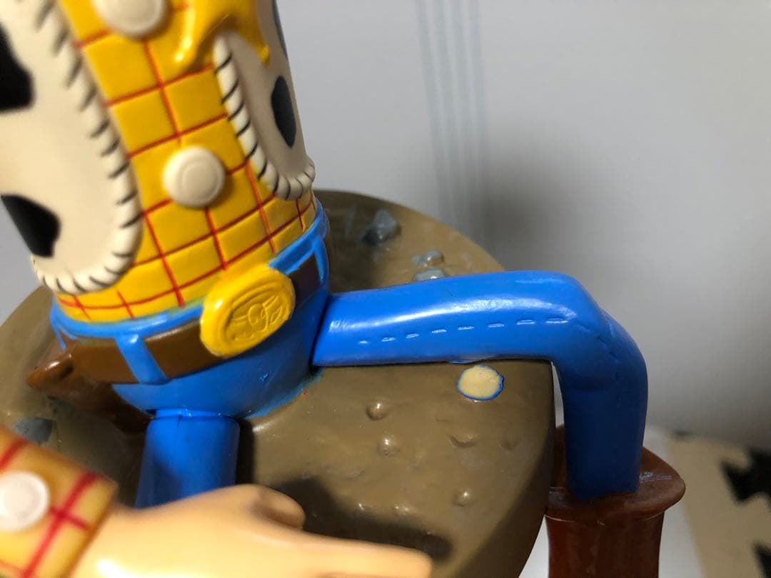 トイストーリー　バズライトイヤー、ウッディ　フィギュア付きタンブラー　セット