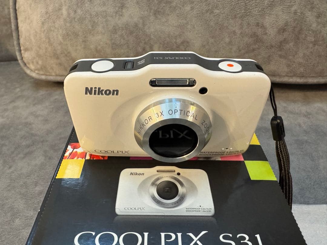 Nikon デジタルカメラ COOLPIX S31 ホワイト ニコン 防水　美品