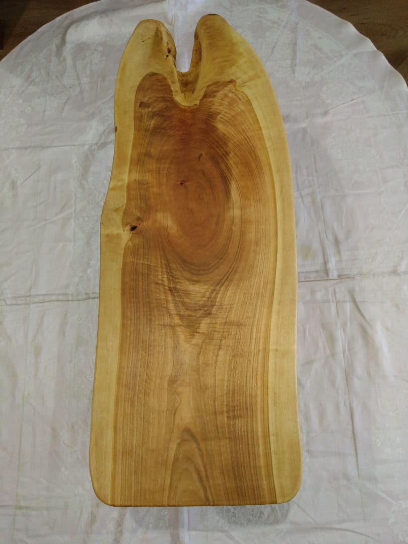 桜の木のベンチ92　ローテーブルにもいかがですか　桜の杢目が大変綺麗な耳付板