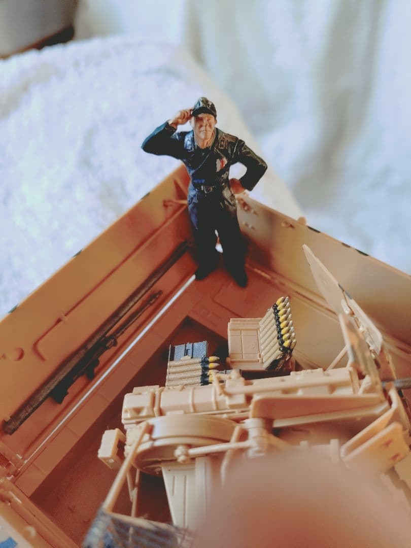 新春特価セール中！美品完成品 Wⅱロンメル戦車軍団チェニジア侵攻フィギュア3体付