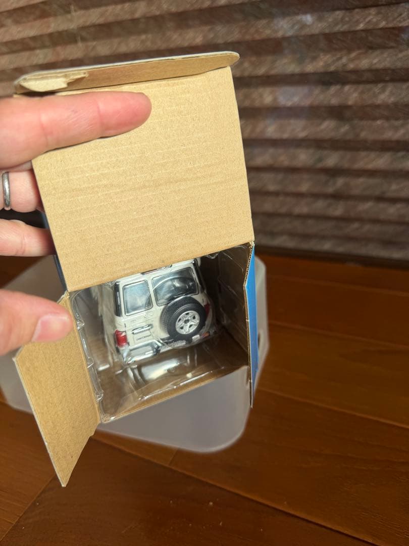 ランドクルーザー70 カラーサンプル　ホワイト