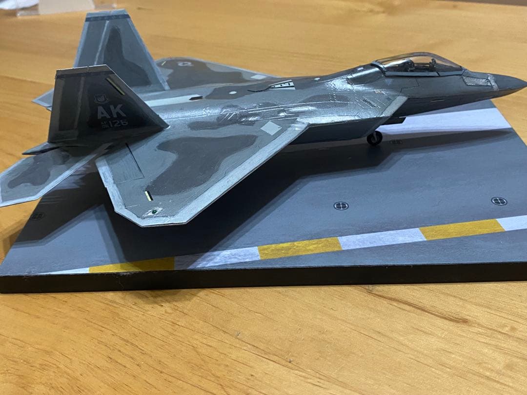 F-22 ラプター　1/72スケールプラモデル完成品