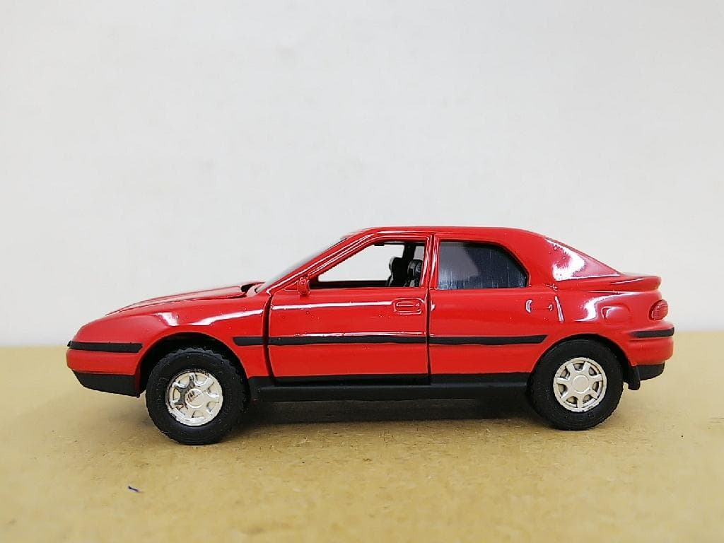 マツダ特注　ヨネザワ ダイヤペット マツダ323 赤 ダイキャストミニカー