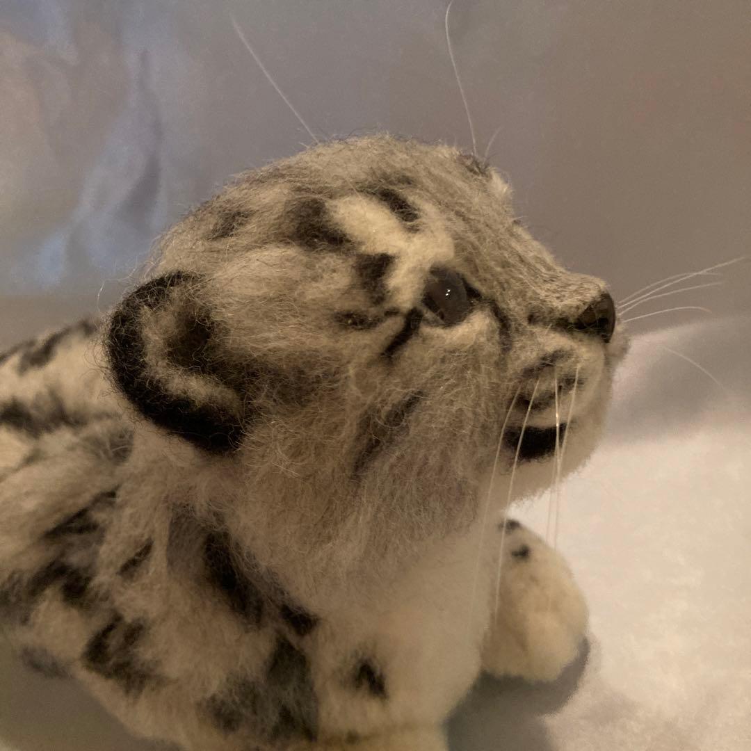 羊毛フェルト　ユキヒョウ　子供