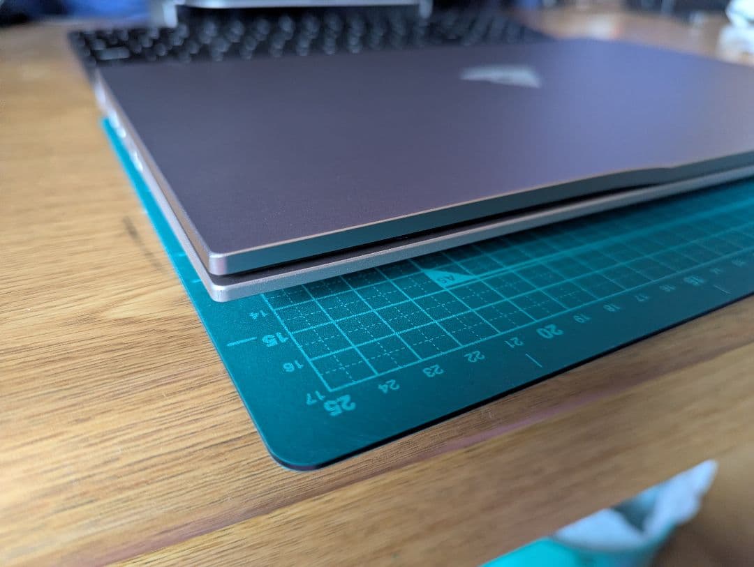 mouse B4-I1U01PG-B【箱無し】ファンレス駆動モバイルPC　美品