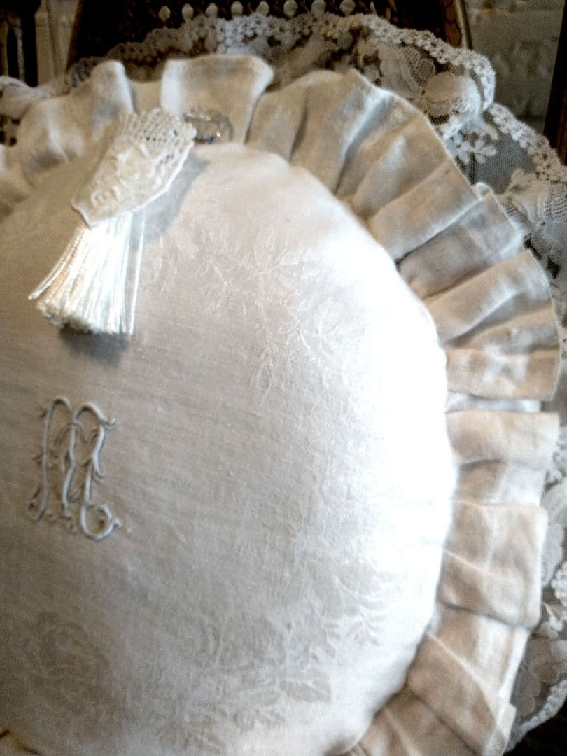 coron※フランスアンティーク　ロゴ刺繍　 ダマスク織　クッション