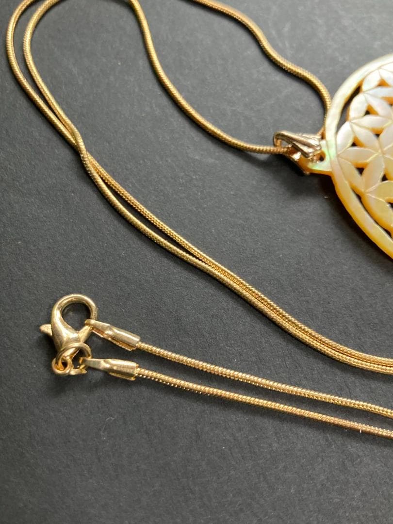 白蝶貝　フラワーオブライフ　ネックレス