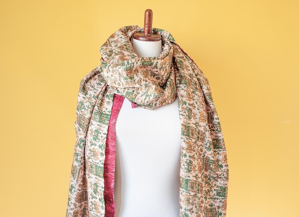 ストレートステッチのカンタ刺繍ストール