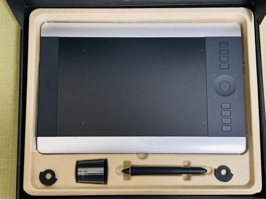 ★送料無料★Wacom Intuos Pro medium PTH-651/S★