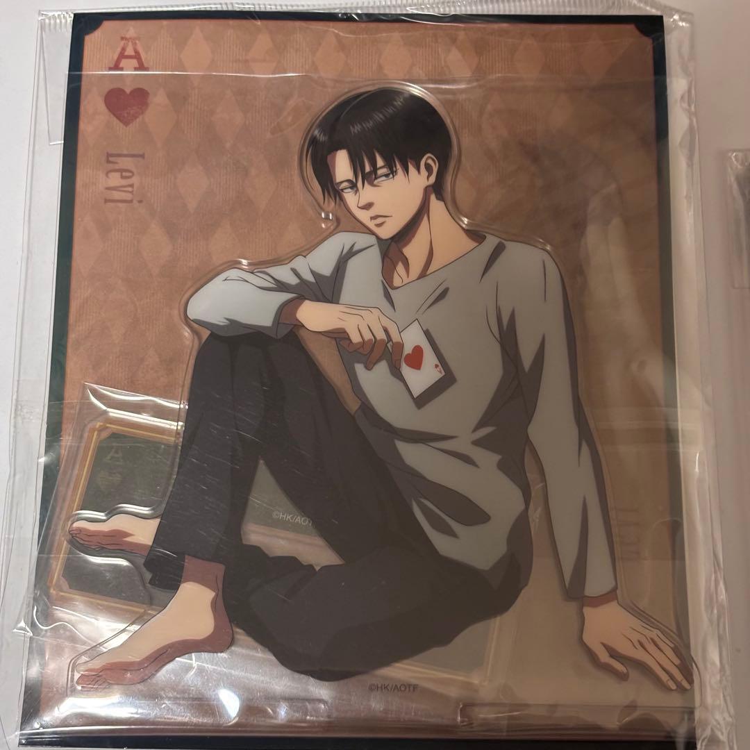 新品】　進撃の巨人　アクリルスタンド　リヴァイ　ハンジ　エルヴィン　トランプ