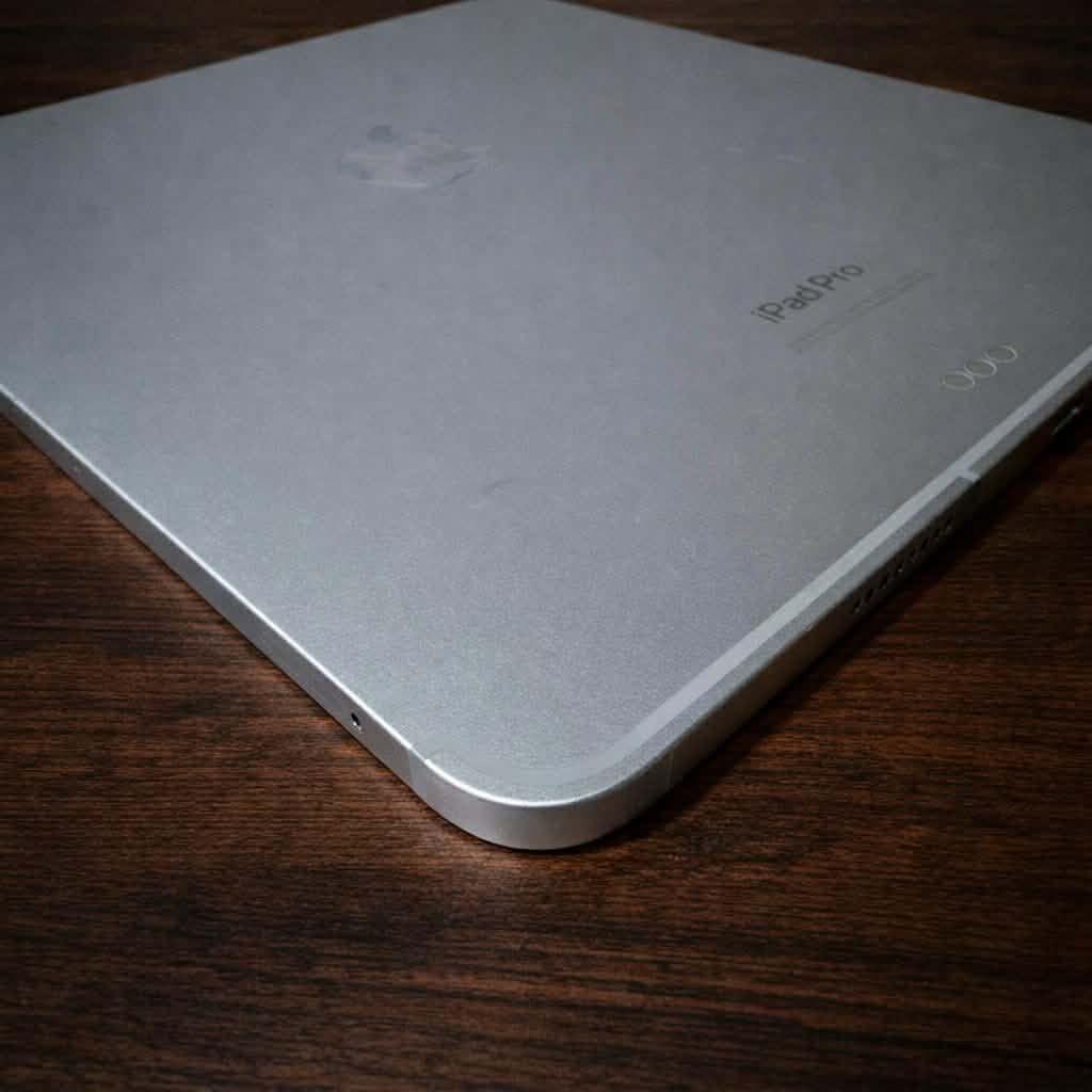 美品ipad pro 11インチ 第四世代 128GB セルラー BT90%