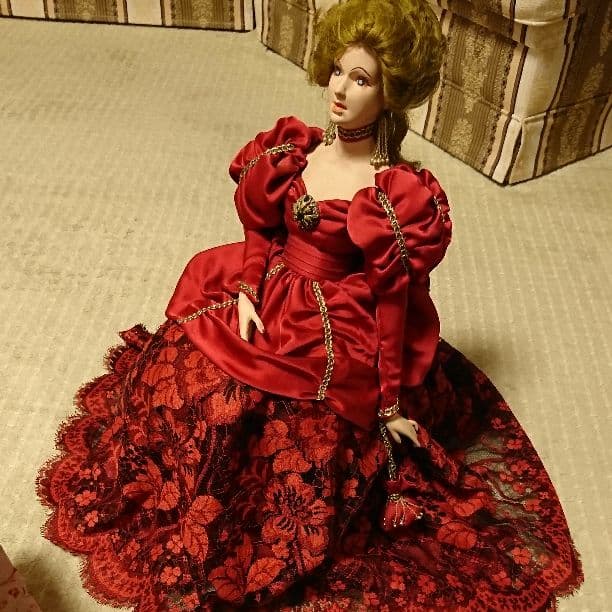 早い者勝ち！レア物！イングランド製！豪華なドレスを着たお人形！