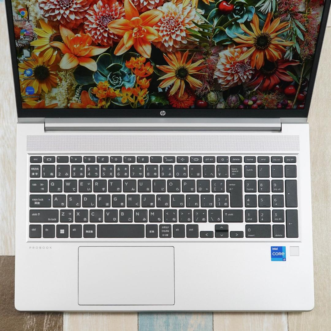 極美品の東京生産✨１０コアの第１２世代ｉ７に超高速ＳＳＤ５１２ＧＢ＆１６Ｇメモリ