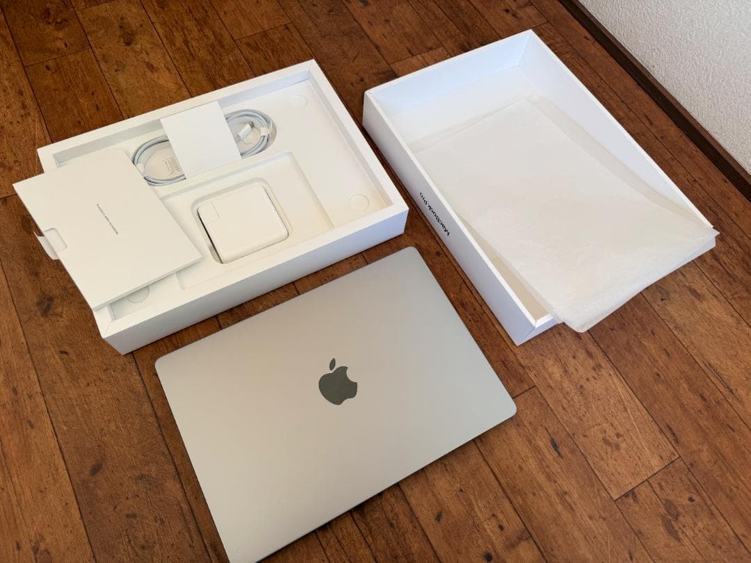 M1 Pro MacBook 10/16コア 16GBメモリ 1TBストレージ