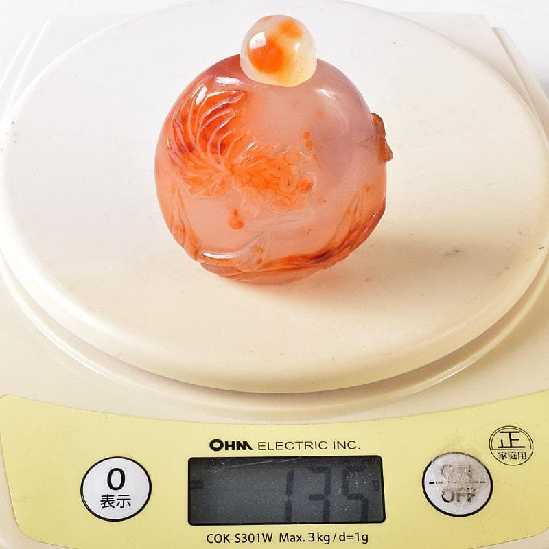 中国　玉石瑪瑙石彫刻　蓮葉金魚刻　鼻煙壷　小壷　時代箱付　M　R8754