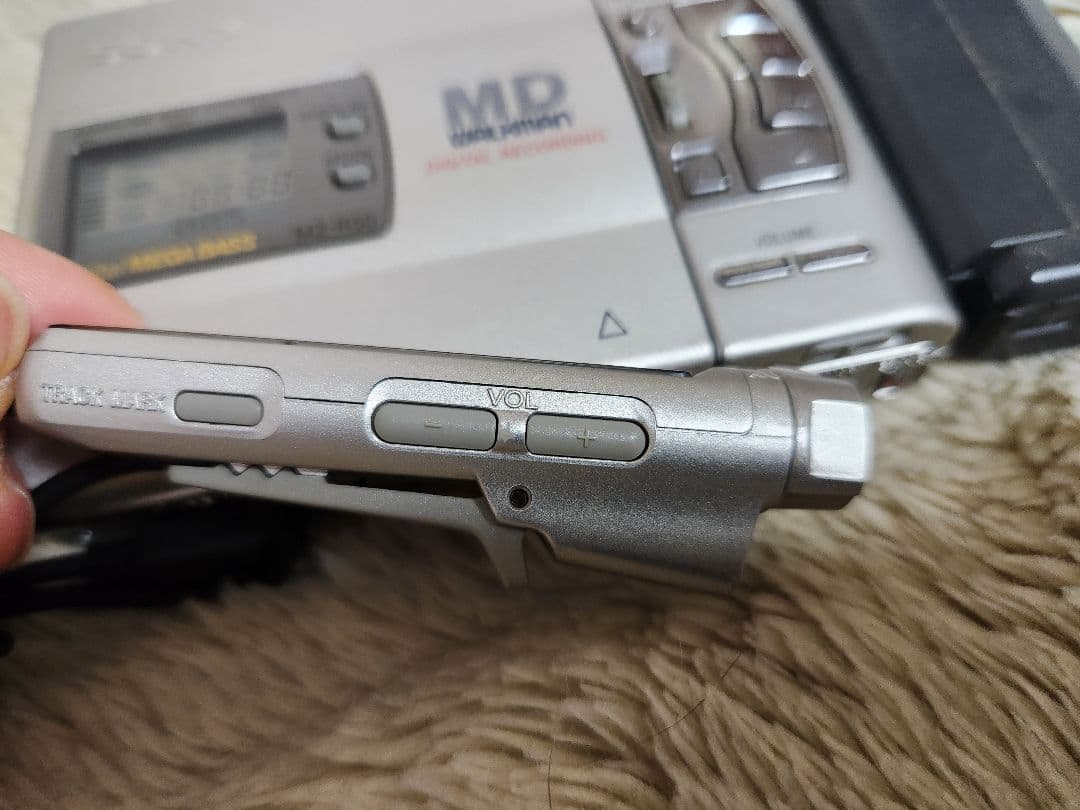 美品　ソニー　MD ウォークマン　MZ−R50