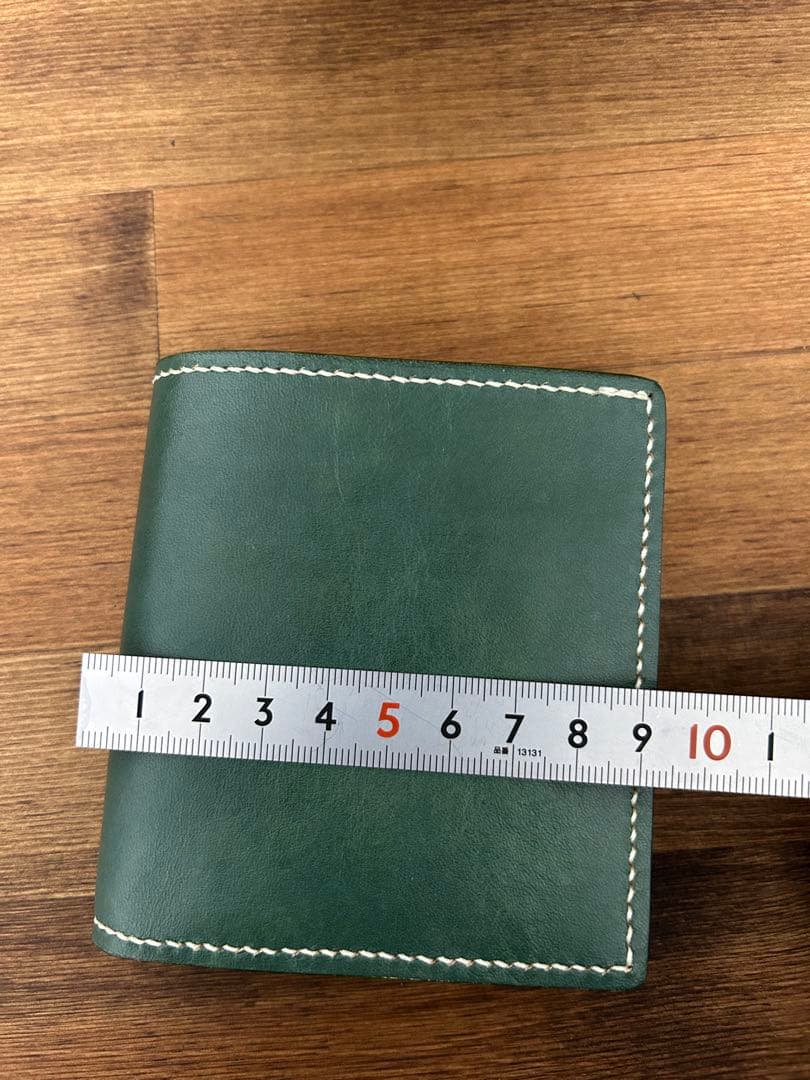 ヌメ革　二つ折り財布　グリーン染め