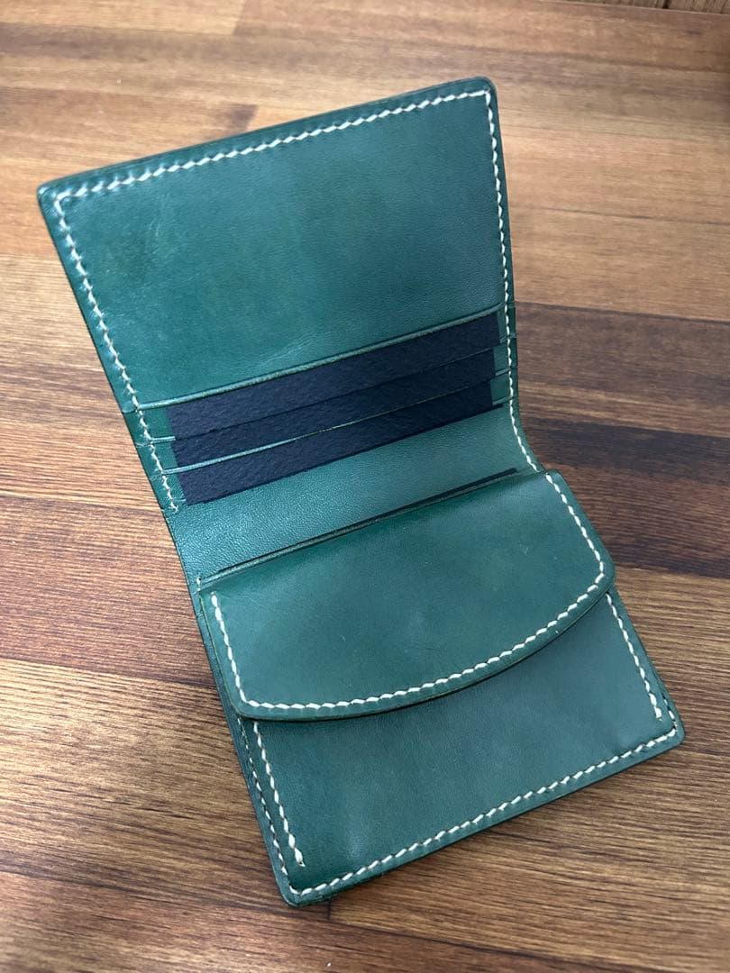 ヌメ革　二つ折り財布　グリーン染め