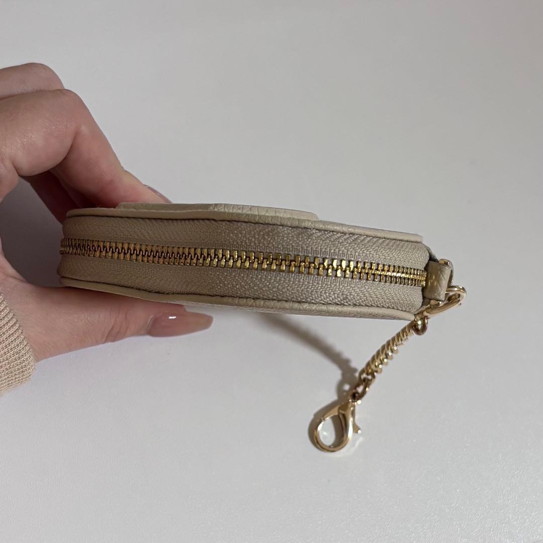CUSTYPE iPhone15 ベージュ　スマホケース　ショルダー