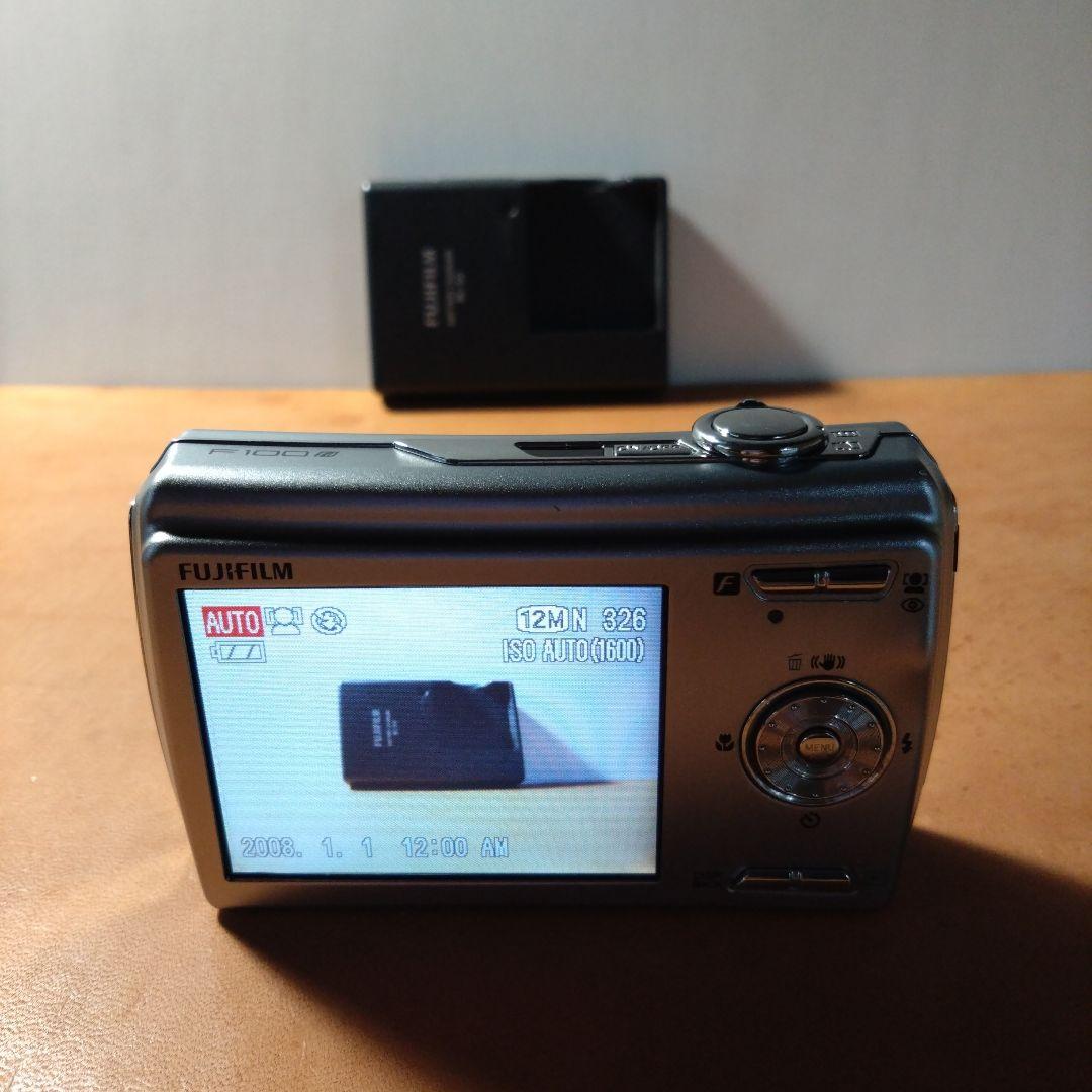 【動作品】FUJIFILM FinePix F100fd やや難あり コンデジ
