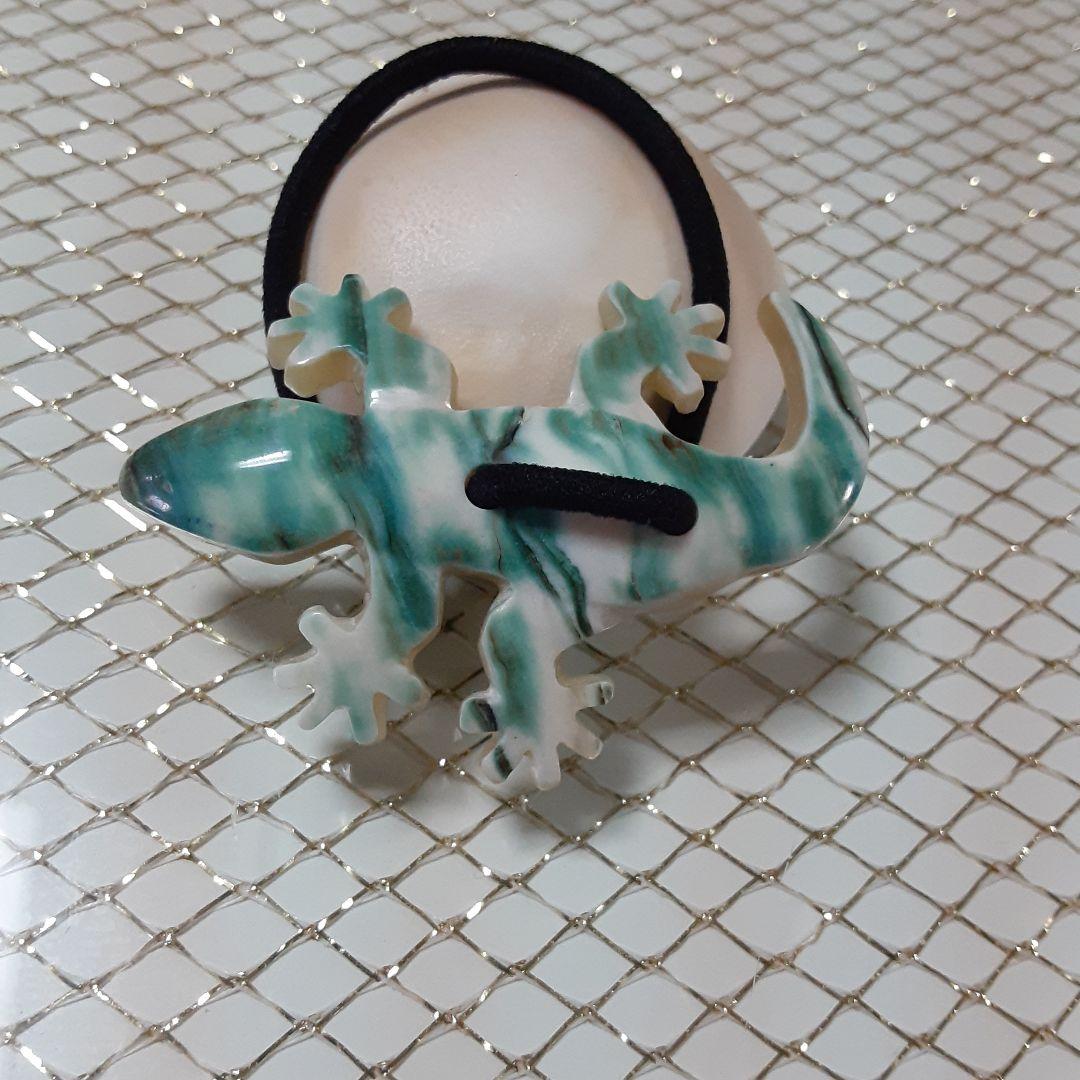 夜光貝　(yuika様。お取引き中)『カエル/ヤモリ』ヘアゴム。