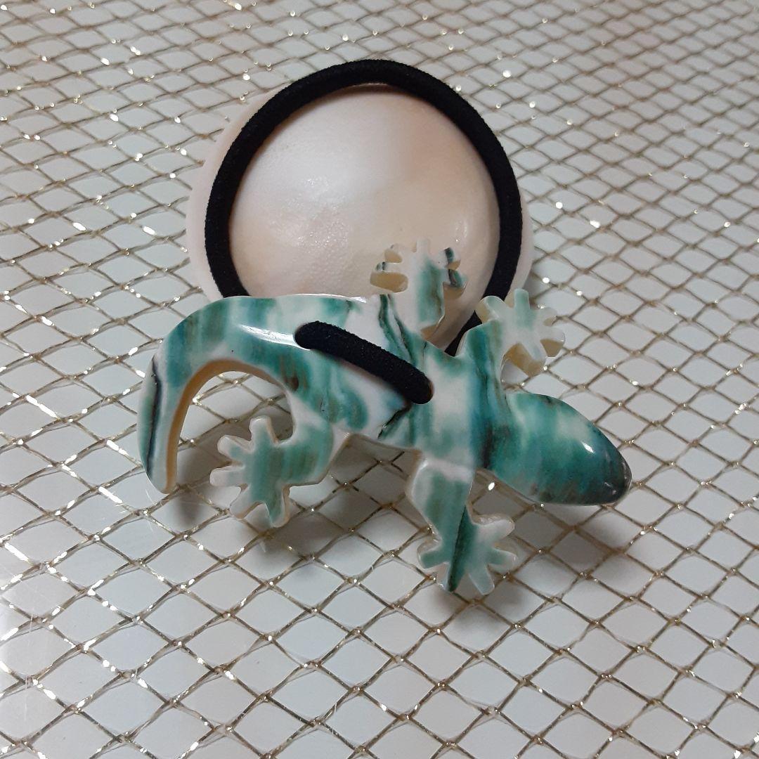 夜光貝　(yuika様。お取引き中)『カエル/ヤモリ』ヘアゴム。