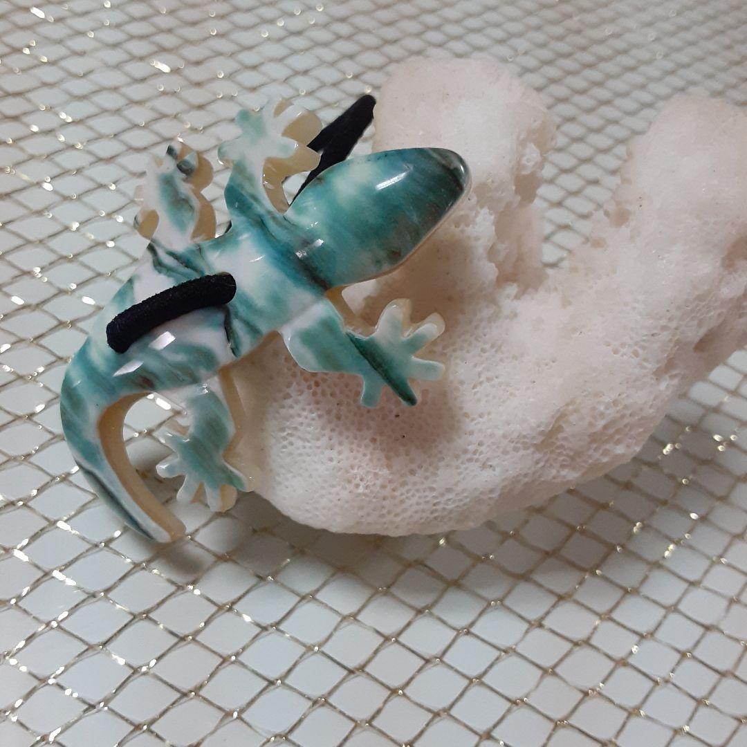 夜光貝　(yuika様。お取引き中)『カエル/ヤモリ』ヘアゴム。