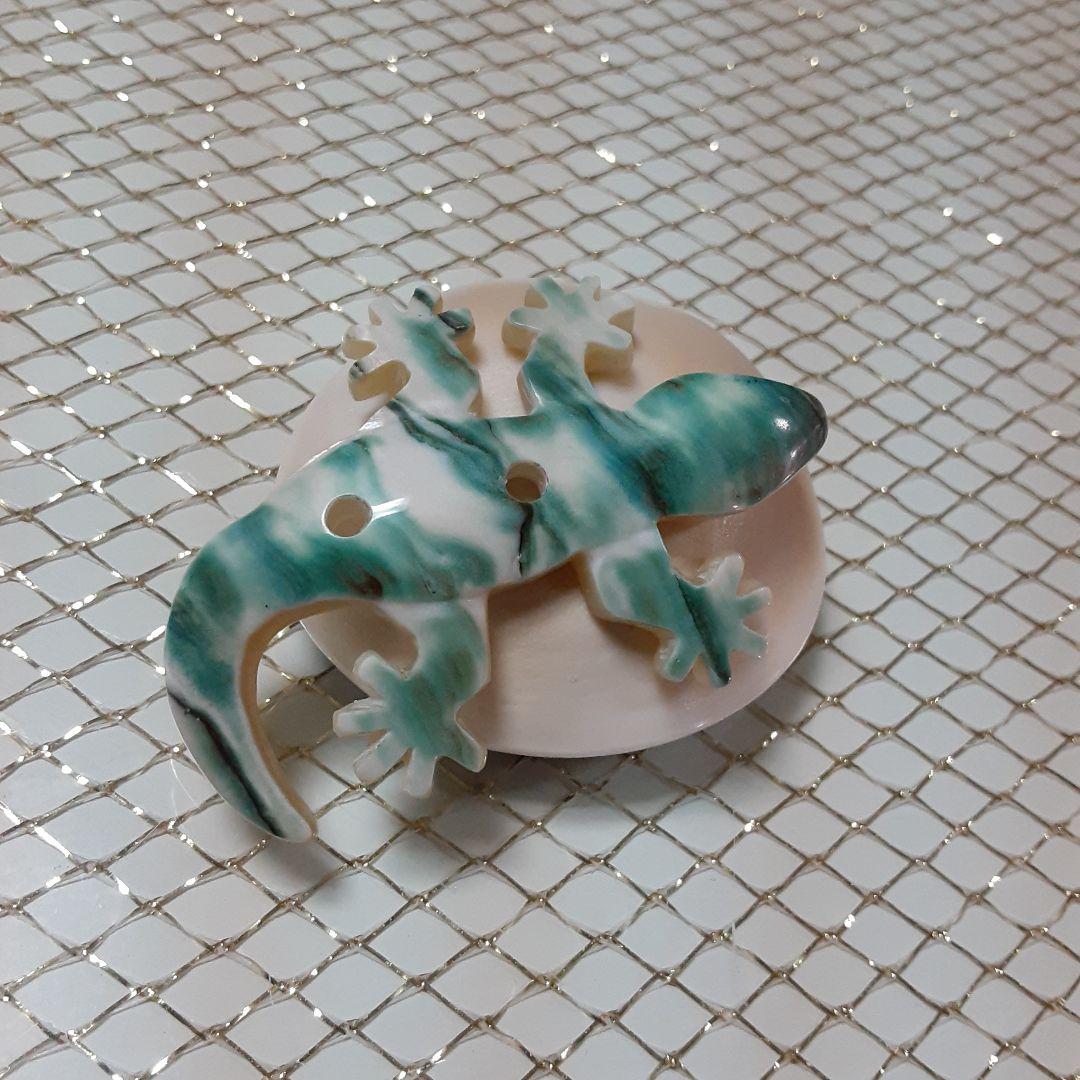 夜光貝　(yuika様。お取引き中)『カエル/ヤモリ』ヘアゴム。