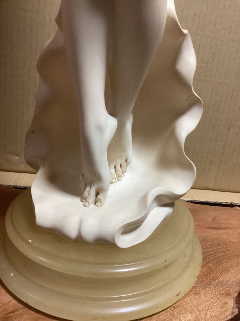 サンチャゴ イタリア製 樹脂製 ヴィーナス像 ５０㎝ ホワイト