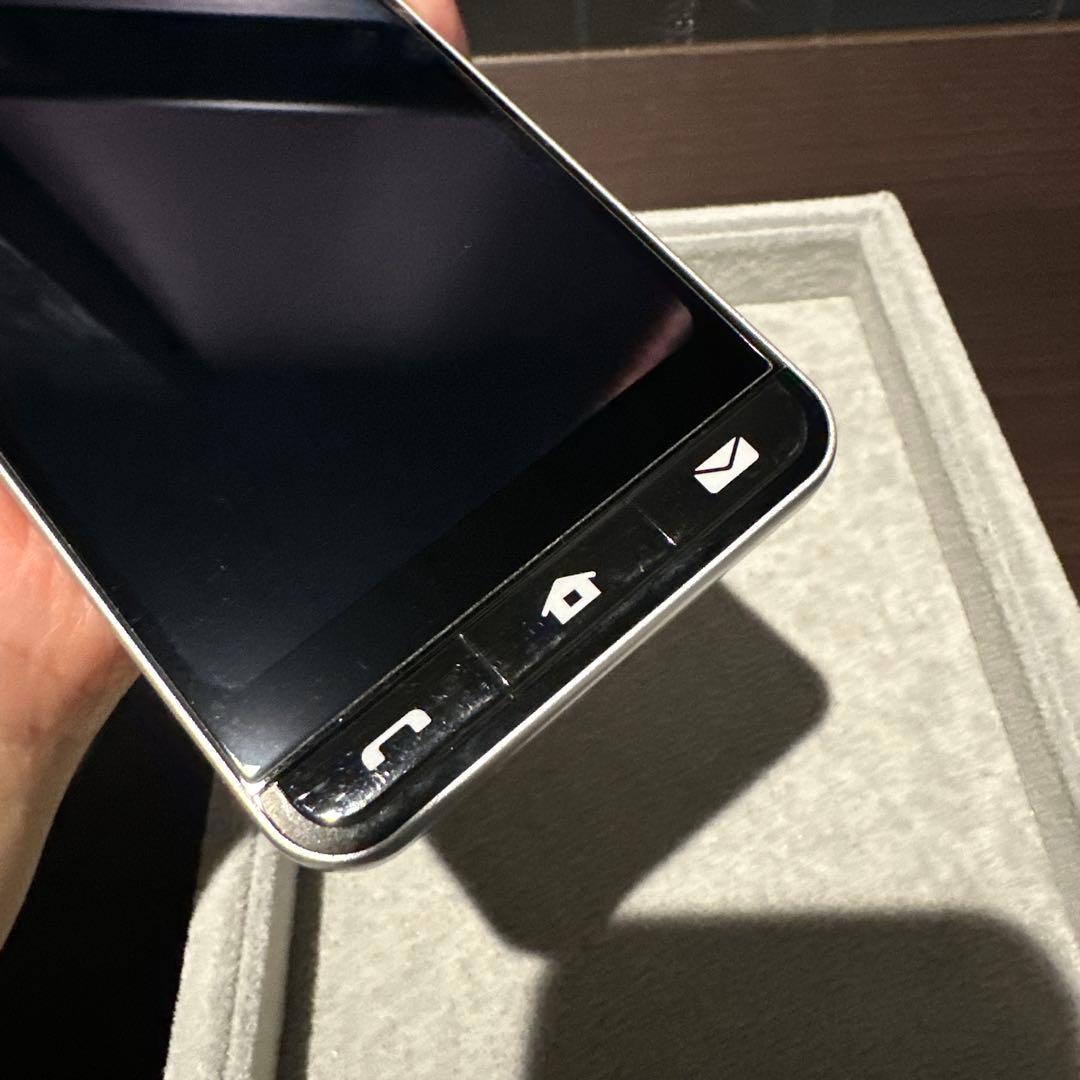 BASIO active 64GB シルバー